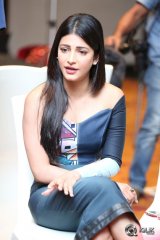 Shruti Haasan Interview About Srimanthudu